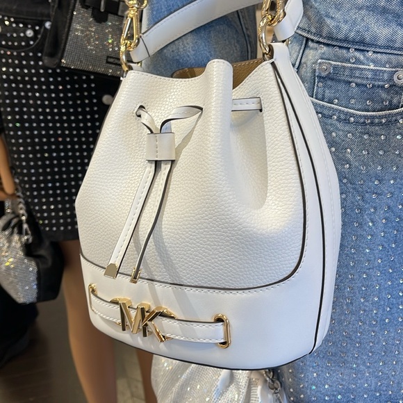 MICHAEL KORS
Reed Medium Pebbled Leather Bucket Bag Satchel Crossbody Handbag - Picture 9 of 16